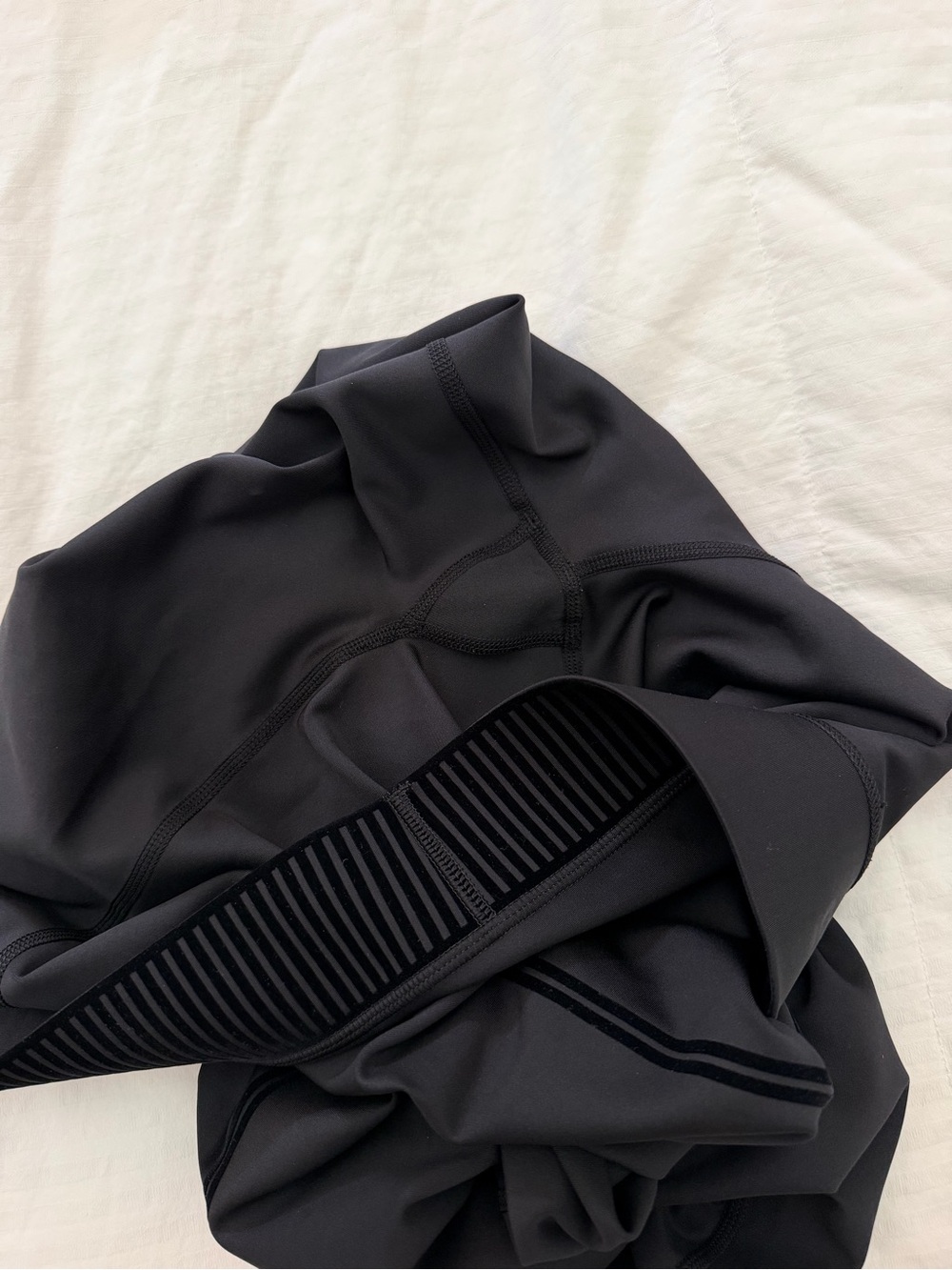 Alo Black airlift Sports Bra & Legging Set - Picture 3 of 5